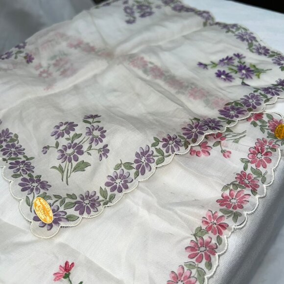 Embroidered Flowers pink purple Switzerland Vintage Handkerchiefs set of 2 - Picture 6 of 8